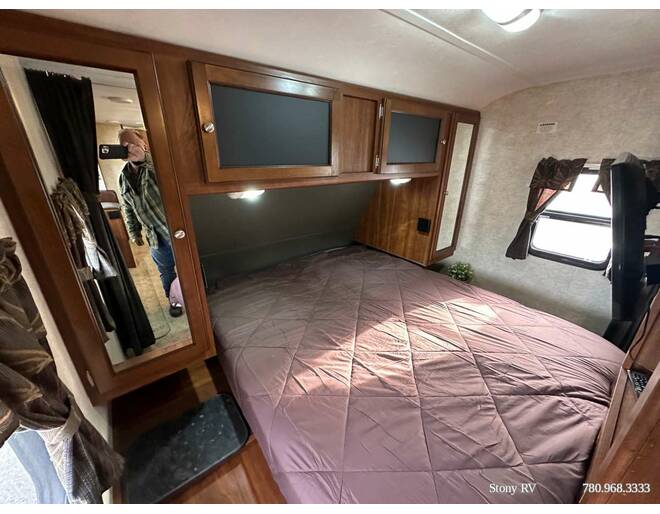 2015 Keystone Bullet Ultra Lite 251RBS Travel Trailer at Stony RV Sales, Service AND cONSIGNMENT. STOCK# S130 Photo 13