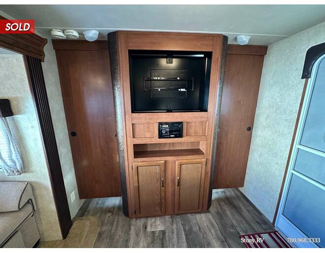 2014 Wildwood 27DBUD Travel Trailer at Stony RV Sales and Service STOCK# 1063 Photo 14