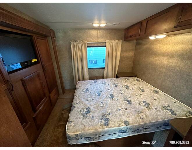 2013 Coachmen Pursuit Ford F-53 32BHP Class A at Stony RV Sales, Service and Consignment STOCK# C133 Photo 25