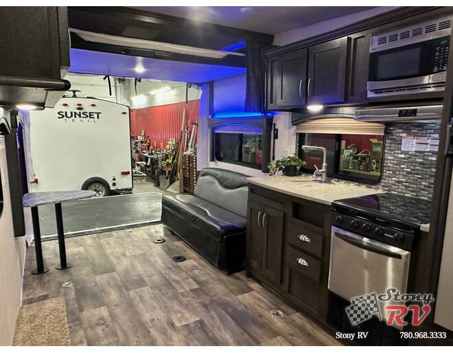2018 Shockwave MX Series Toy Hauler 21RQMX Travel Trailer at Stony RV Sales, Service and Consignment STOCK# 1071 Photo 11