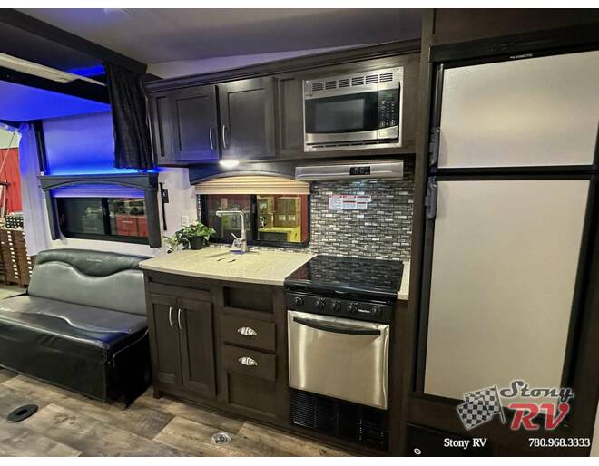 2018 Shockwave MX Series Toy Hauler 21RQMX Travel Trailer at Stony RV Sales, Service and Consignment STOCK# 1071 Photo 12