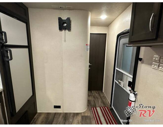 2018 Shockwave MX Series Toy Hauler 21RQMX Travel Trailer at Stony RV Sales, Service and Consignment STOCK# 1071 Photo 18