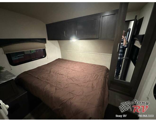 2018 Shockwave MX Series Toy Hauler 21RQMX Travel Trailer at Stony RV Sales, Service and Consignment STOCK# 1071 Photo 19