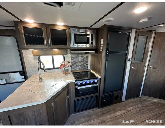 2019 Cherokee Alpha Wolf 26DBHL Travel Trailer at Stony RV Sales, Service and Consignment STOCK# 1072 Photo 13