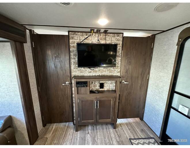 2019 Cherokee Alpha Wolf 26DBHL Travel Trailer at Stony RV Sales, Service and Consignment STOCK# 1072 Photo 17