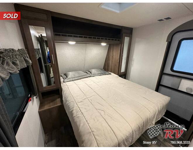 2018 Wildcat Maxx Lite 245RGX Travel Trailer at Stony RV Sales, Service and Consignment STOCK# S126 Photo 16