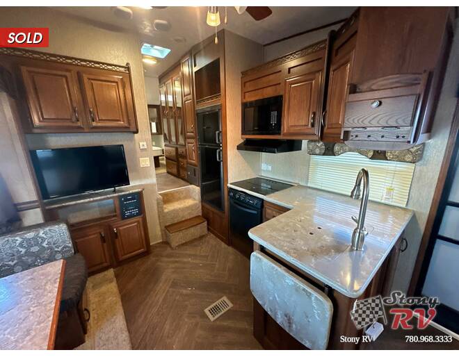 2015 Palomino Sabre Silhoutte 250RLUD Fifth Wheel at Stony RV Sales and Service STOCK# C146 Photo 10