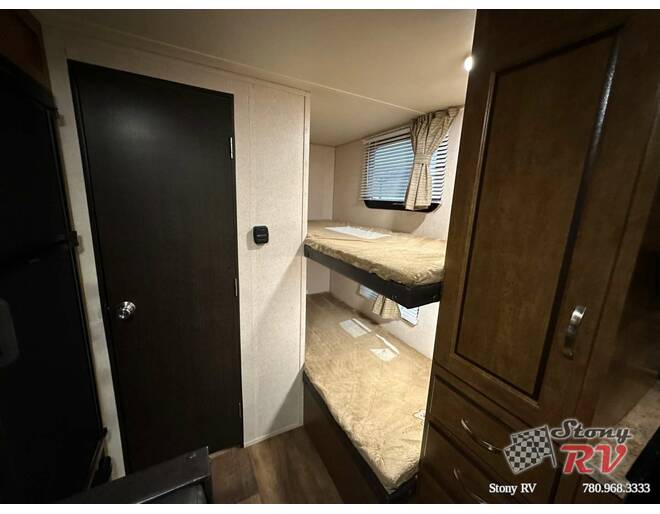 2017 Salem Cruise Lite 201BHXL Travel Trailer at Stony RV Sales, Service and Consignment STOCK# 1093 Photo 14