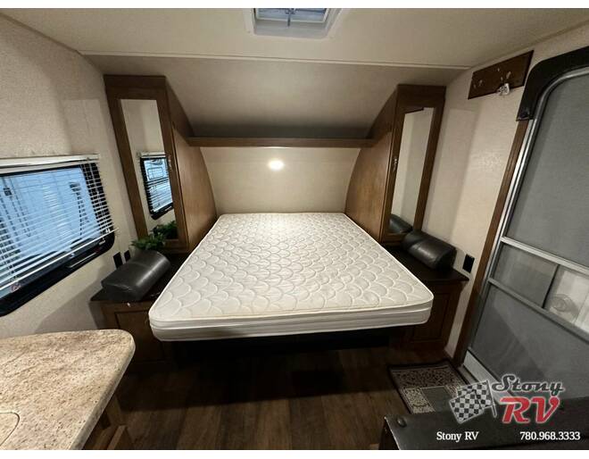 2017 Salem Cruise Lite 201BHXL Travel Trailer at Stony RV Sales, Service and Consignment STOCK# 1093 Photo 18