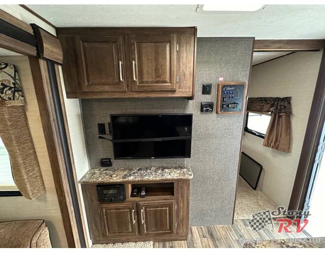 2015 Keystone Cougar Half-Ton West 29RBKWE Travel Trailer at Stony RV Sales, Service and Consignment STOCK# 1120 Photo 13