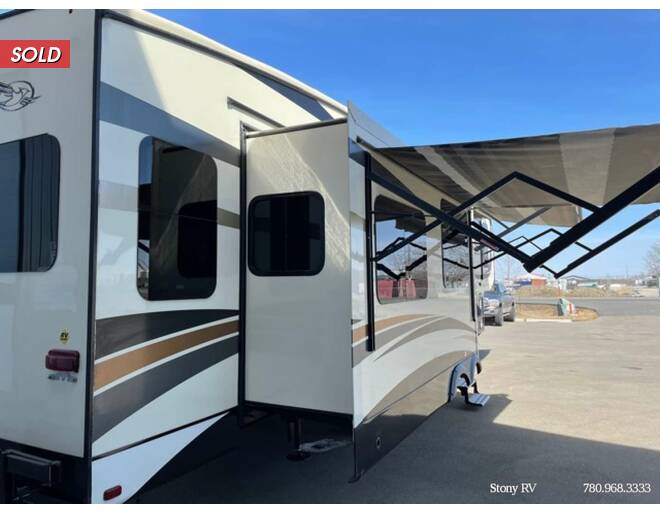 2016 Jayco North Point 377RLBH Fifth Wheel at Stony RV Sales and Service STOCK# 773 Photo 7