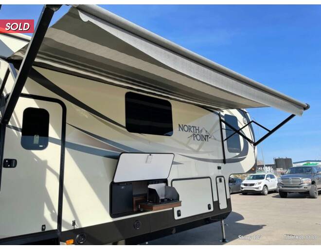 2016 Jayco North Point 377RLBH Fifth Wheel at Stony RV Sales and Service STOCK# 773 Photo 9