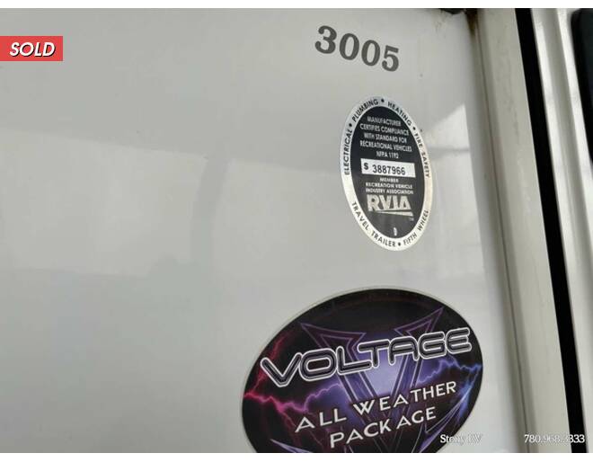2016 Dutchmen Voltage V-Series 3005 Fifth Wheel at Stony RV Sales and Service STOCK# 747 Photo 10