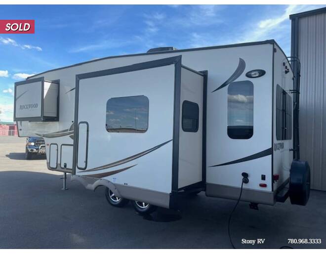 2016 Rockwood Ultra Lite 2440WS Fifth Wheel at Stony RV Sales, Service and Consignment STOCK# 783 Photo 3