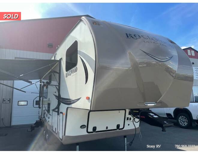 2016 Rockwood Ultra Lite 2440WS Fifth Wheel at Stony RV Sales and Service STOCK# 783 Photo 6