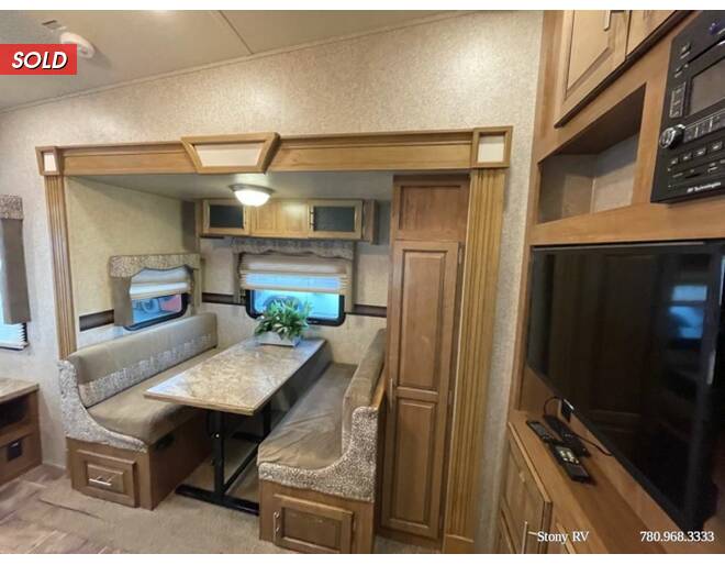 2016 Rockwood Ultra Lite 2440WS Fifth Wheel at Stony RV Sales and Service STOCK# 783 Photo 8