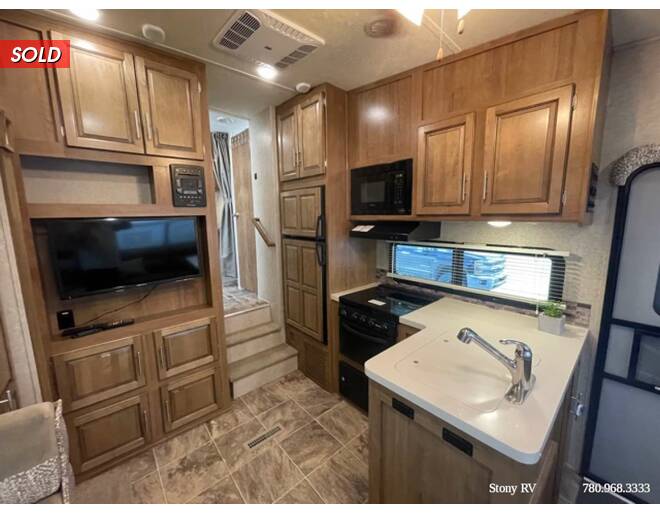 2016 Rockwood Ultra Lite 2440WS Fifth Wheel at Stony RV Sales and Service STOCK# 783 Photo 10
