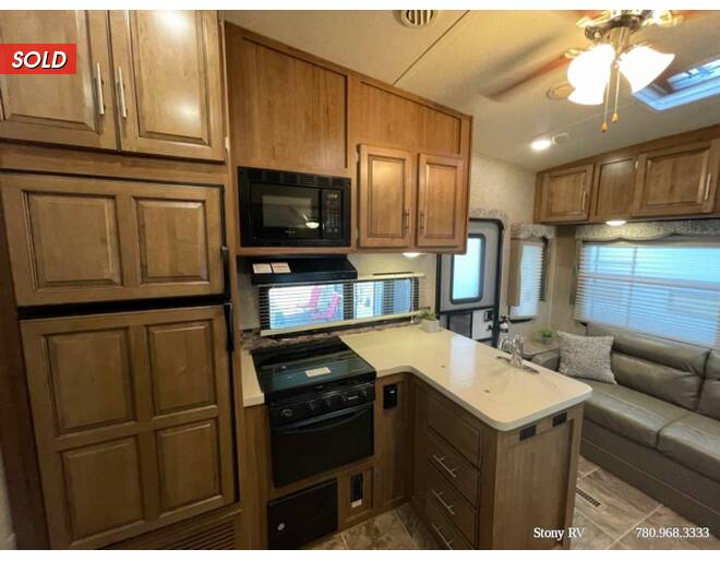 2016 Rockwood Ultra Lite 2440WS Fifth Wheel at Stony RV Sales and Service STOCK# 783 Photo 11