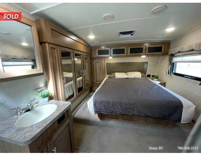 2016 Rockwood Ultra Lite 2440WS Fifth Wheel at Stony RV Sales, Service and Consignment STOCK# 783 Photo 13