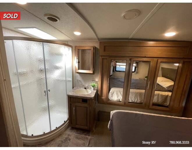 2016 Rockwood Ultra Lite 2440WS Fifth Wheel at Stony RV Sales and Service STOCK# 783 Photo 14