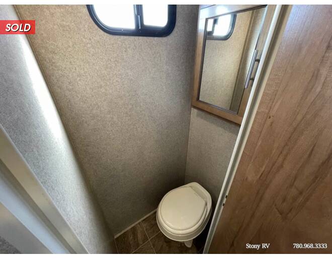 2016 Rockwood Ultra Lite 2440WS Fifth Wheel at Stony RV Sales and Service STOCK# 783 Photo 15
