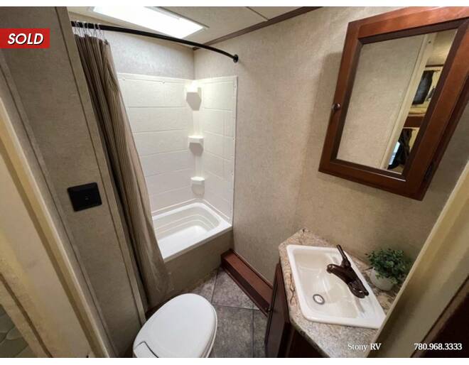 2014 Palomino SolAire Ultra Lite 267BHSK Travel Trailer at Stony RV Sales and Service STOCK# 789 Photo 11