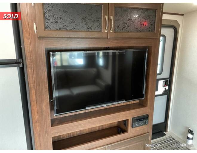 2019 Palomino SolAire Ultra Lite 258RBSS Travel Trailer at Stony RV Sales and Service STOCK# 807 Photo 12