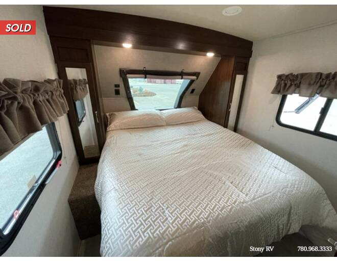 2019 Palomino SolAire Ultra Lite 258RBSS Travel Trailer at Stony RV Sales and Service STOCK# 807 Photo 13
