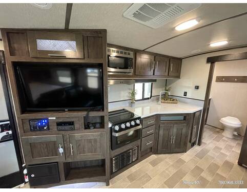2020 Cruiser RV Radiance Ultra-Lite 26KB Travel Trailer at Stony RV Sales and Service STOCK# 837 Photo 9