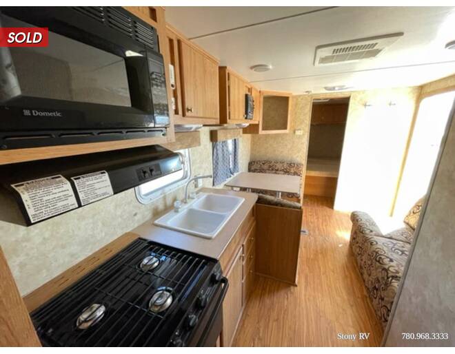 2006 Crossroads Bel Air BT31QB Travel Trailer at Stony RV Sales and Service STOCK# C101 Photo 9