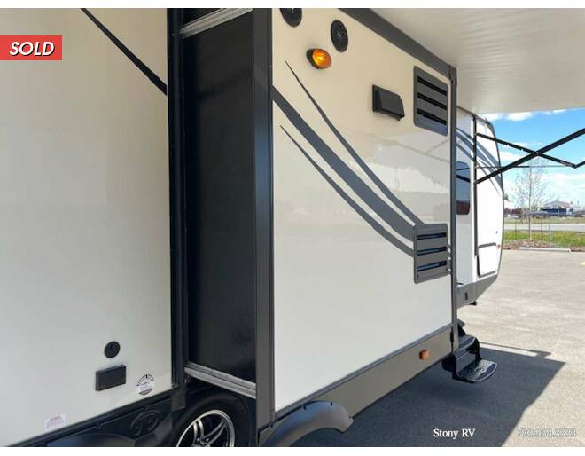 2015 Palomino SolAire Eclipse 307QBDSK Travel Trailer at Stony RV Sales and Service STOCK# S-78 Photo 6