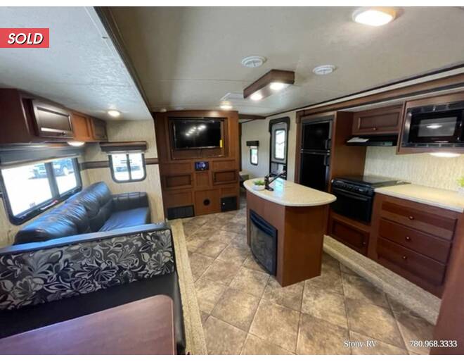 2015 Palomino SolAire Eclipse 307QBDSK Travel Trailer at Stony RV Sales and Service STOCK# S-78 Photo 12