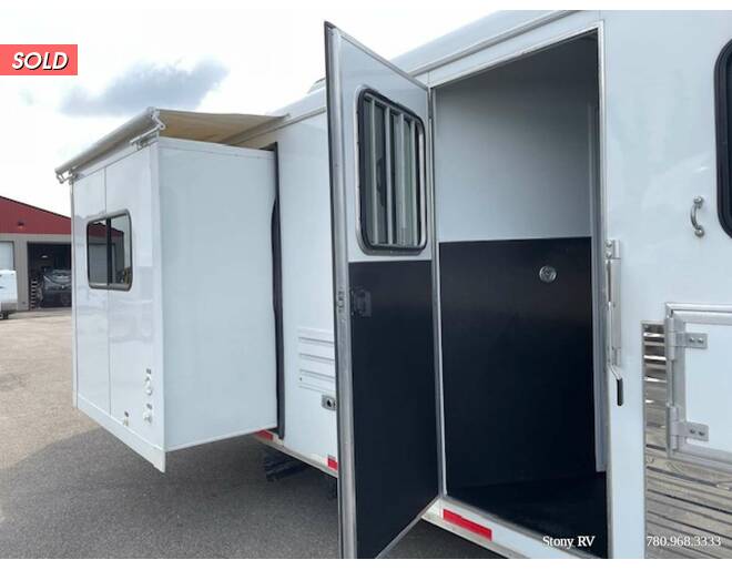 2014 Bison 3 Horse 8310TE Horse GN at Stony RV Sales, Service and Consignment STOCK# 877 Photo 10