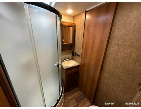 2015 Prime Time LaCrosse Luxury Lite 330RST Travel Trailer at Stony RV Sales and Service STOCK# 936 Photo 16