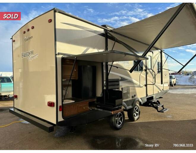 2016 Coachmen Freedom Express Ultra Lite 231RBDS Travel Trailer at Stony RV Sales and Service STOCK# 950 Photo 3