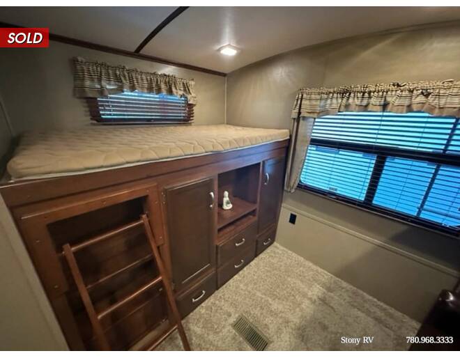 2015 Keystone Outback Super-Lite 312BH Travel Trailer at Stony RV Sales and Service STOCK# 951 Photo 17