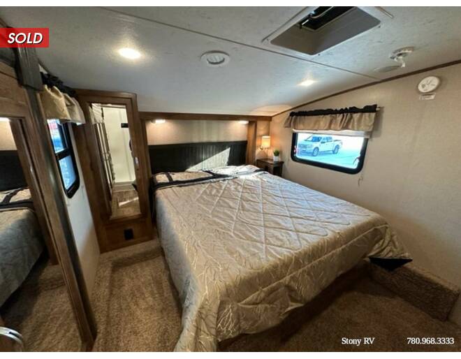 2015 Coachmen Chaparral Lite 29BHS Fifth Wheel at Stony RV Sales and Service STOCK# 944 Photo 16