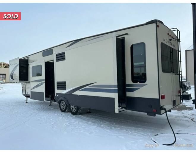 2018 Keystone Montana High Country 384BR Fifth Wheel at Stony RV Sales, Service AND cONSIGNMENT. STOCK# 961 Photo 4