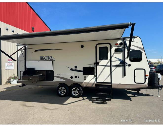2017 Flagstaff Micro Lite 25FKS Travel Trailer at Stony RV Sales and Service STOCK# 990 Photo 7