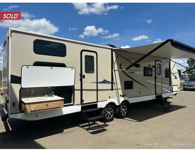 2018 Coachmen Freedom Express Select 31SE Travel Trailer at Stony RV Sales and Service STOCK# 997 Photo 3