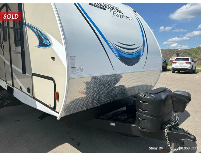 2018 Coachmen Freedom Express Select 31SE Travel Trailer at Stony RV Sales and Service STOCK# 997 Photo 8