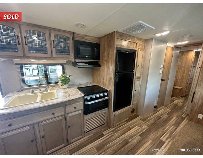 2018 Coachmen Freedom Express Select 31SE Travel Trailer at Stony RV Sales and Service STOCK# 997 Photo 13