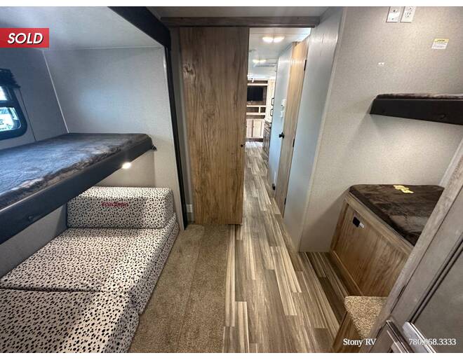 2018 Coachmen Freedom Express Select 31SE Travel Trailer at Stony RV Sales and Service STOCK# 997 Photo 18