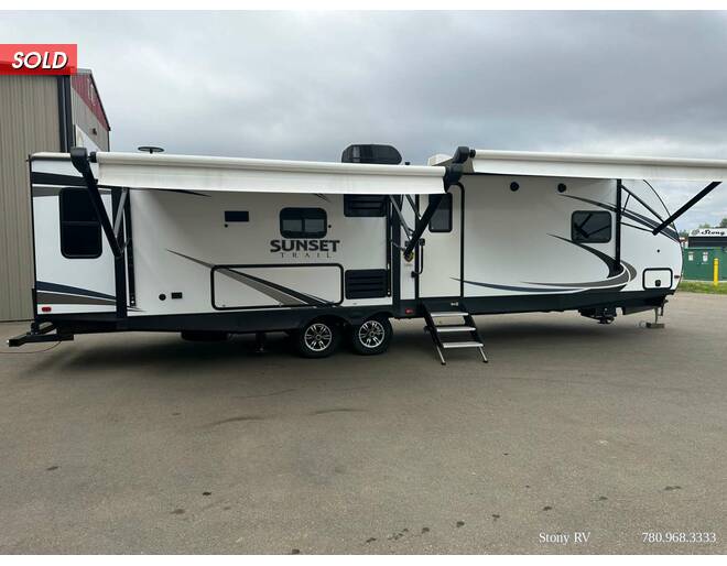 2018 CrossRoads RV Sunset Trail Grand Reserve 33SI Travel Trailer at Stony RV Sales, Service and Consignment STOCK# C119 Photo 6