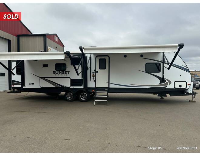 2018 CrossRoads RV Sunset Trail Grand Reserve 33SI Travel Trailer at Stony RV Sales and Service STOCK# C119 Photo 7