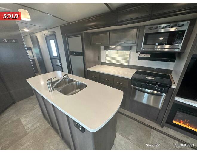 2018 CrossRoads RV Sunset Trail Grand Reserve 33SI Travel Trailer at Stony RV Sales, Service and Consignment STOCK# C119 Photo 18