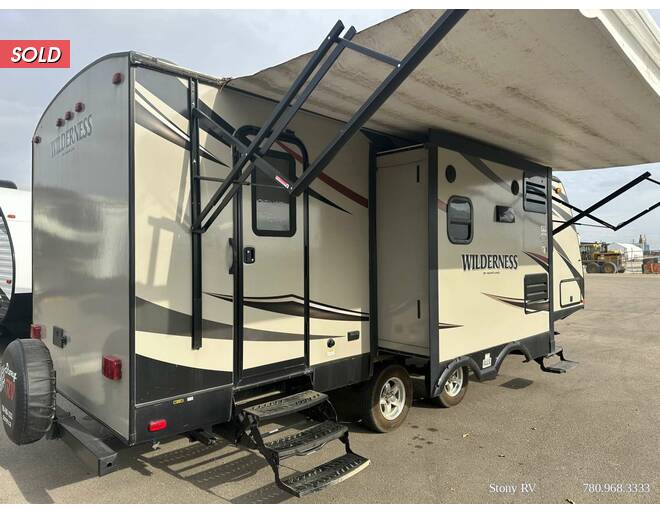 2015 Heartland Wilderness 2375BH Travel Trailer at Stony RV Sales, Service and Consignment STOCK# C130 Photo 5