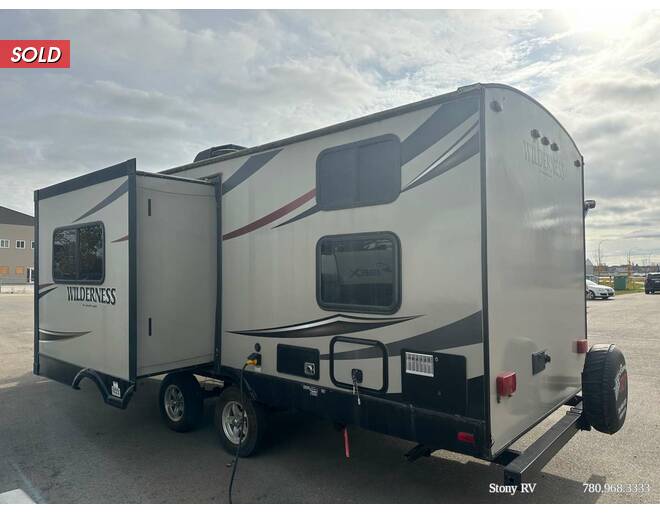 2015 Heartland Wilderness 2375BH Travel Trailer at Stony RV Sales, Service and Consignment STOCK# C130 Photo 6