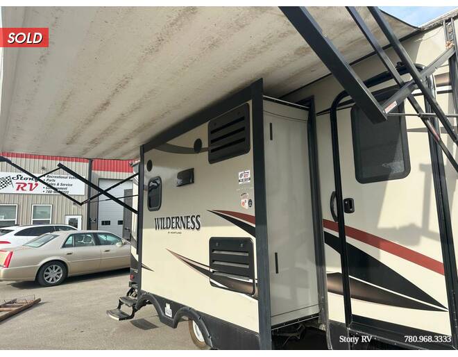 2015 Heartland Wilderness 2375BH Travel Trailer at Stony RV Sales, Service and Consignment STOCK# C130 Photo 9