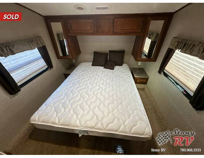 2015 Palomino Sabre Silhoutte 250RLUD Fifth Wheel at Stony RV Sales and Service STOCK# C146 Photo 15